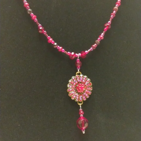 Handmade beaded necklace - Picture 2 of 4